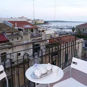 Le Grand Bleu Siracusa - One Hundred Steps From Ortigia -sea View - Bed & Breakfast